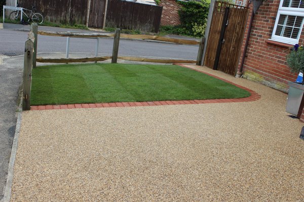 resin bound driveway with lawn chestnut rail fence columbine road rustinton BN176UX 12 2548